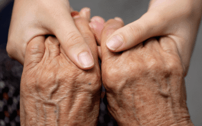 El amor que sana: la base del cuidado de personas mayores